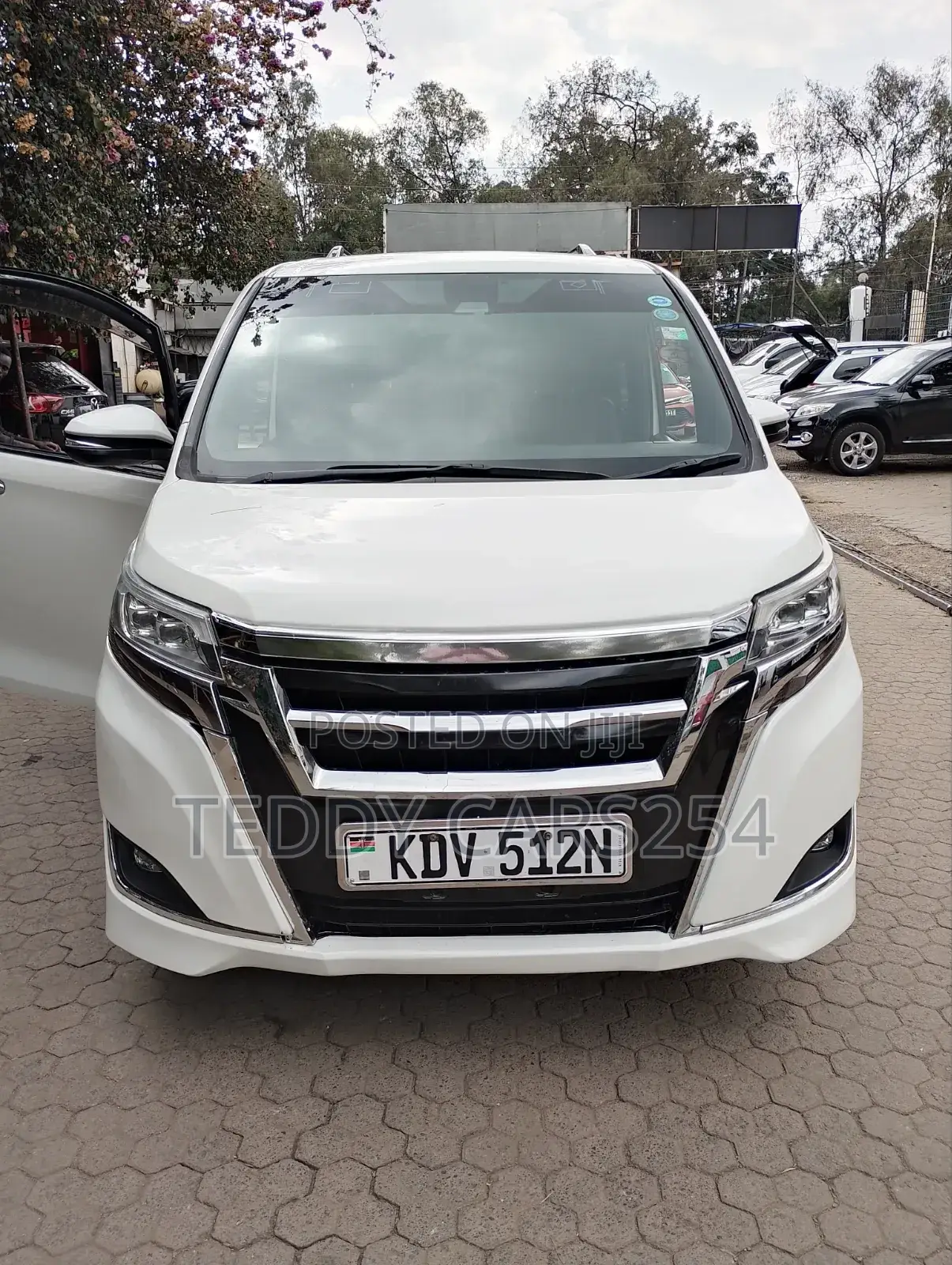Toyota Esquire 2019 White