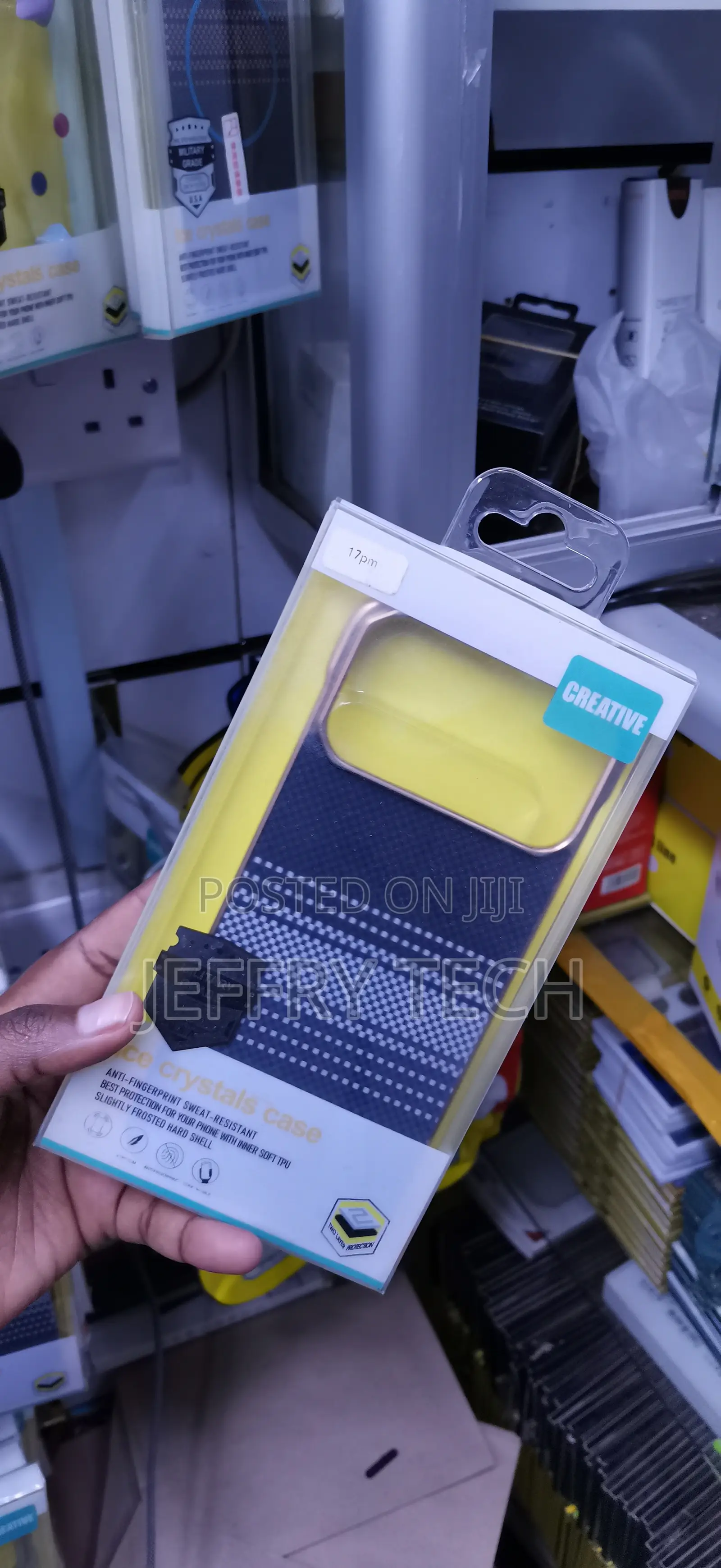 iPhone 17 Pro Gold-Colored Accent Frame Case