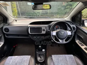 Toyota Vitz 2016 White