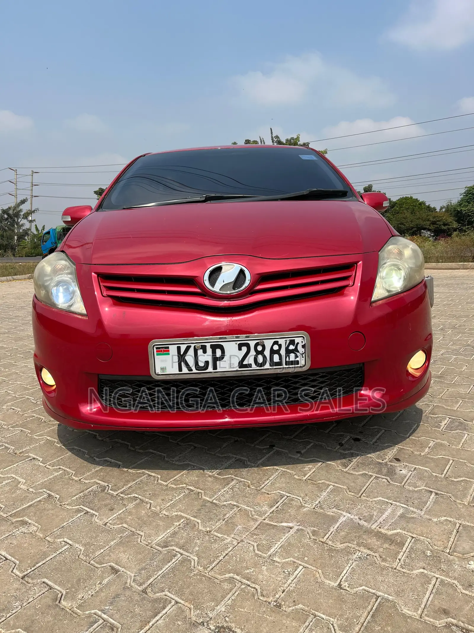 Toyota Auris 2011 Red