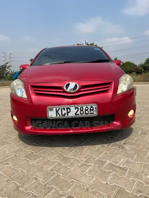 Toyota Auris 2011 Red