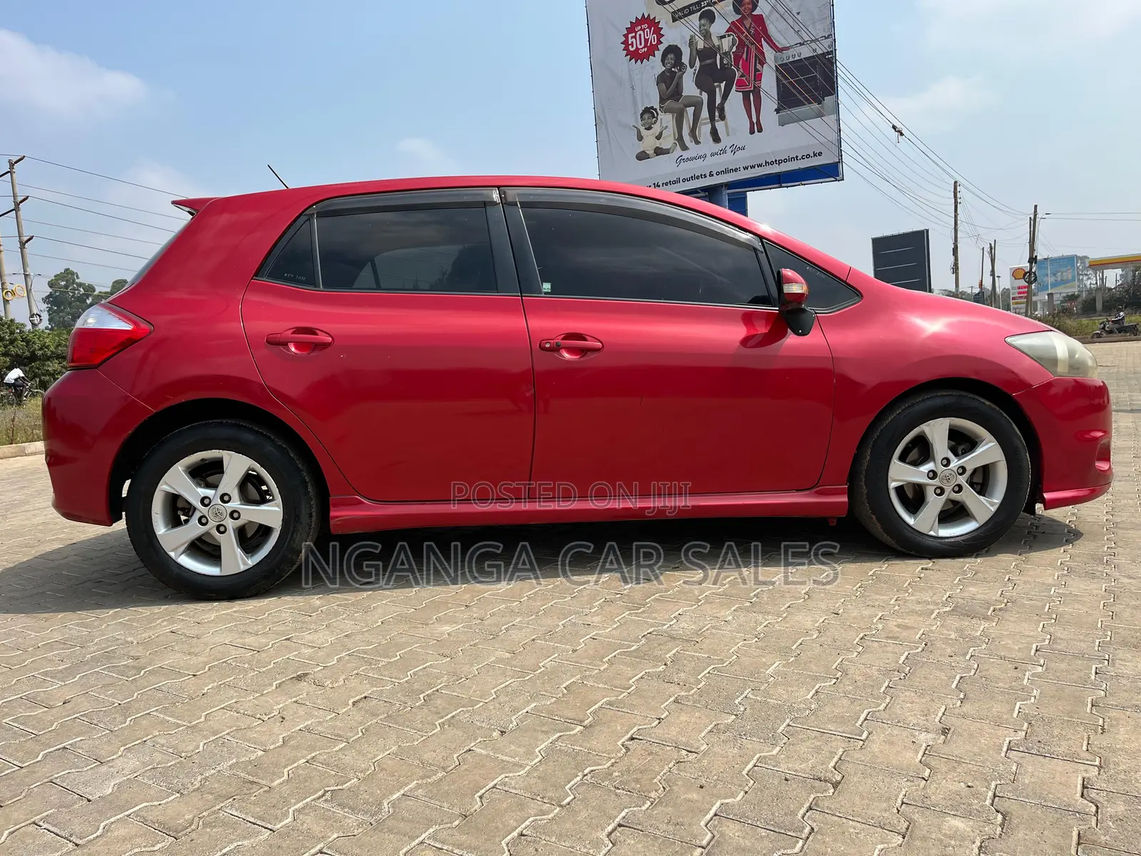 Toyota Auris 2011 Red