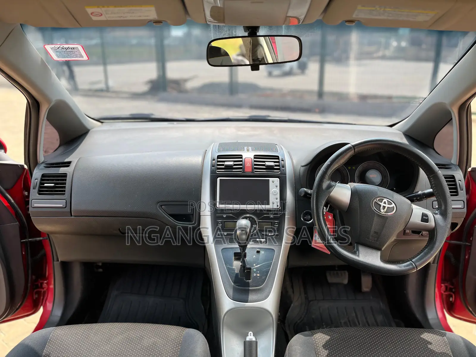 Toyota Auris 2011 Red