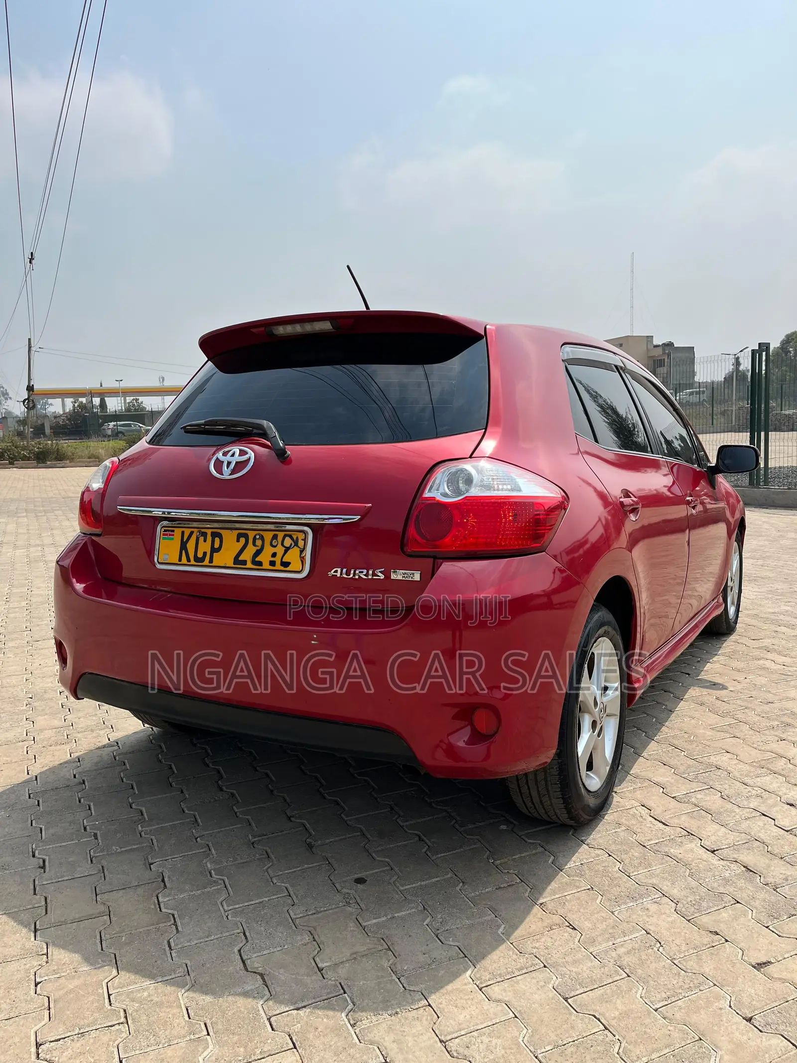 Toyota Auris 2011 Red