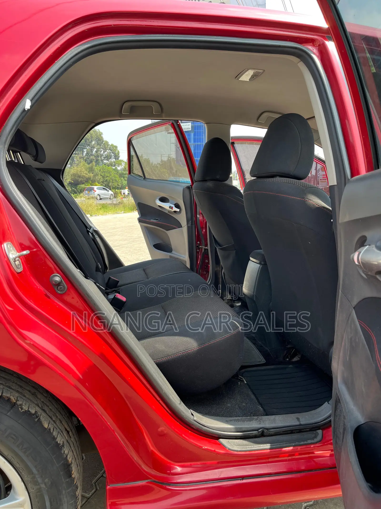 Toyota Auris 2011 Red