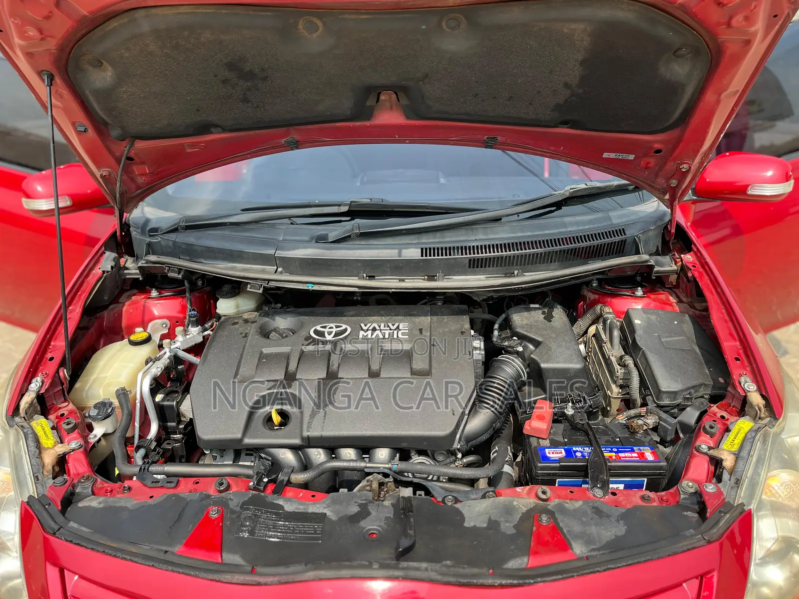 Toyota Auris 2011 Red