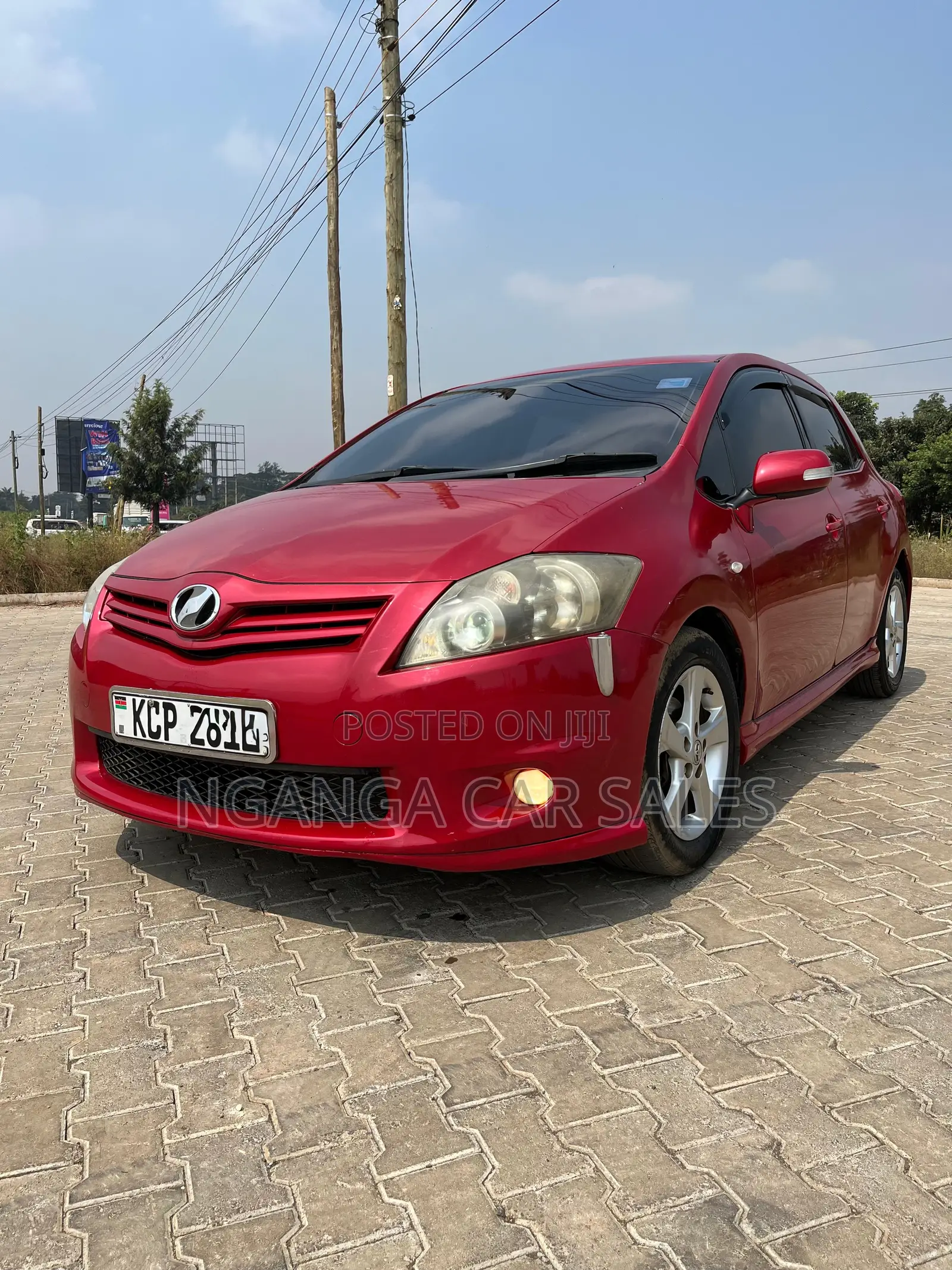 Toyota Auris 2011 Red