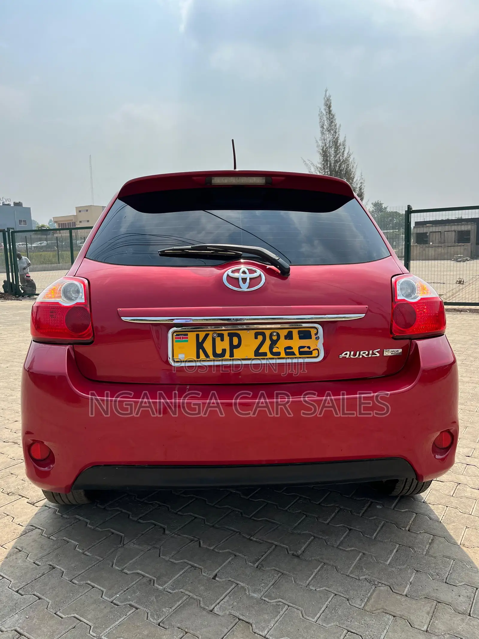 Toyota Auris 2011 Red