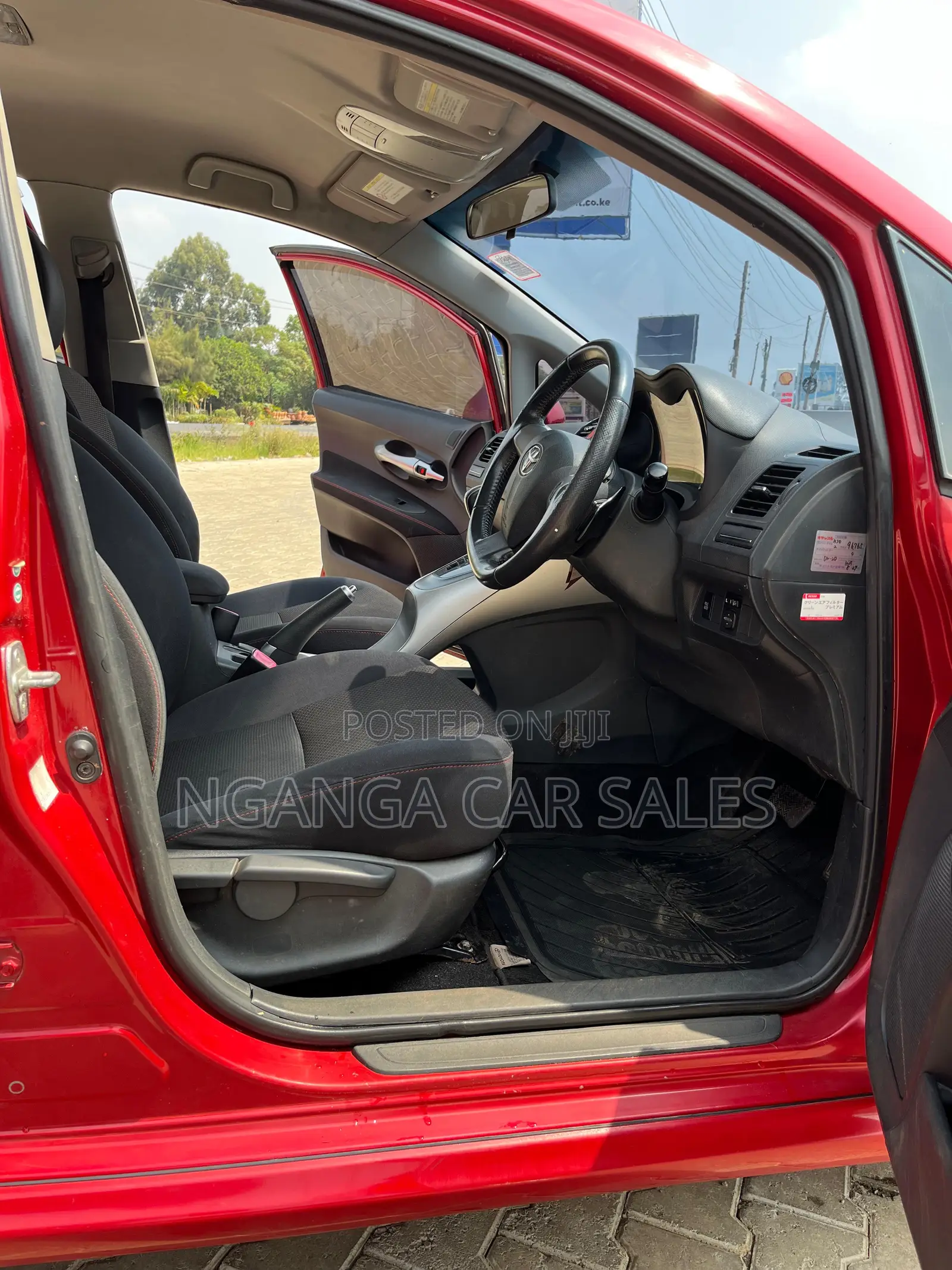 Toyota Auris 2011 Red
