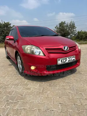 Toyota Auris 2011 Red