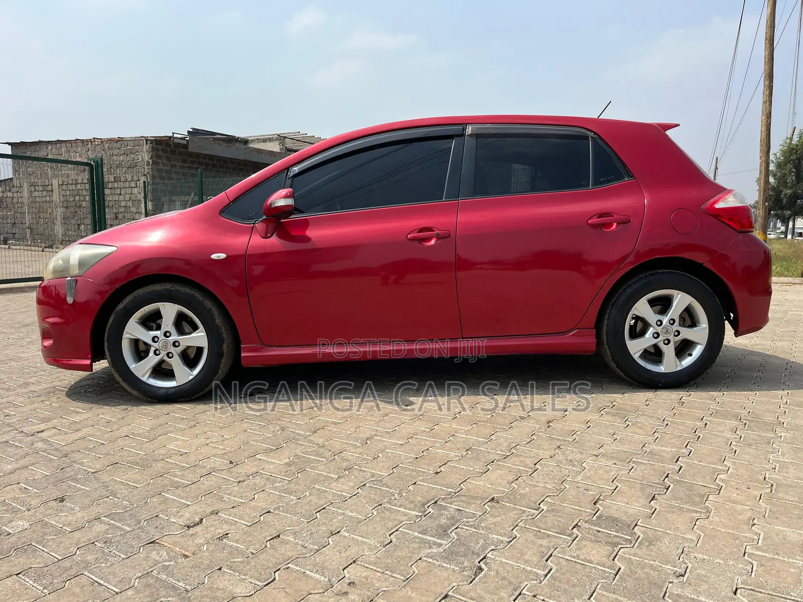Toyota Auris 2011 Red