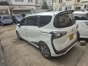 Toyota Sienta 2017 White