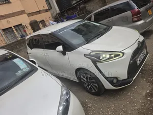 Toyota Sienta 2017 White