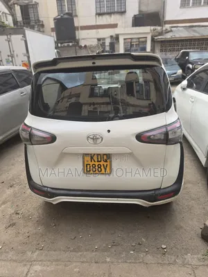 Toyota Sienta 2017 White