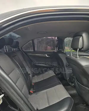 Mercedes-Benz C200 2010 Black