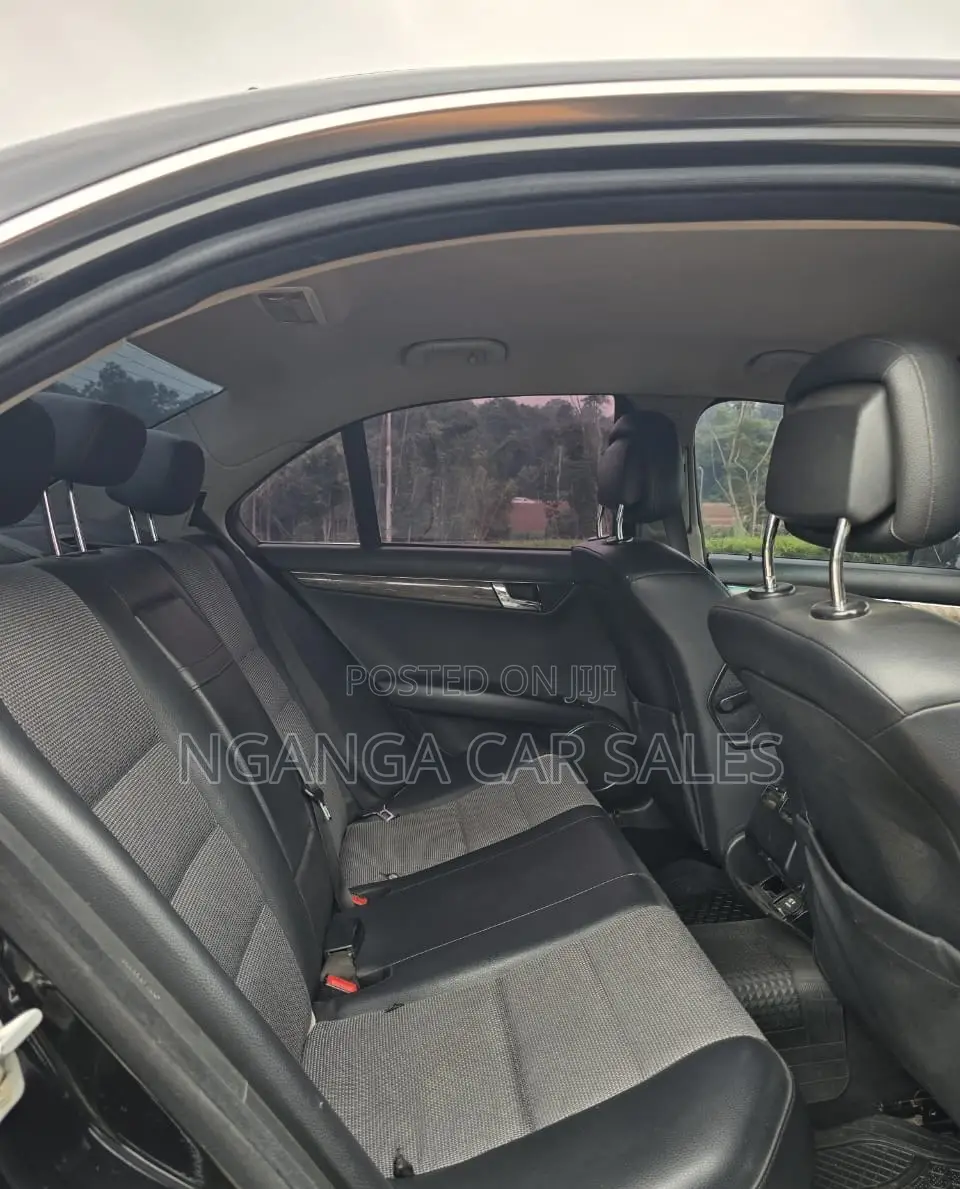 Mercedes-Benz C200 2010 Black