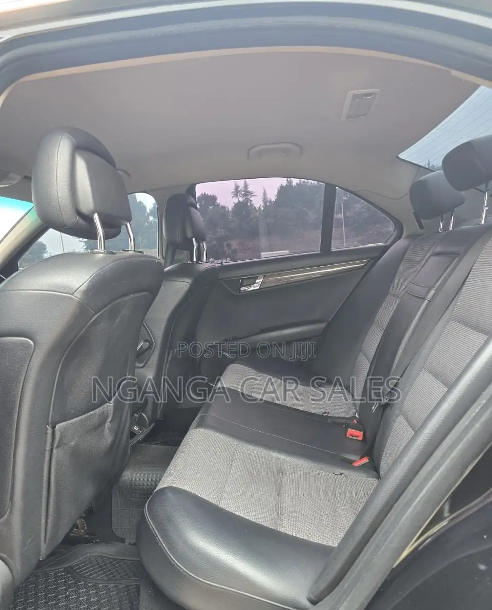 Mercedes-Benz C200 2010 Black