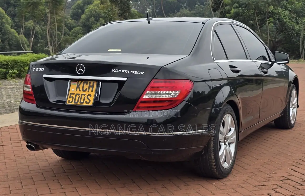 Mercedes-Benz C200 2010 Black