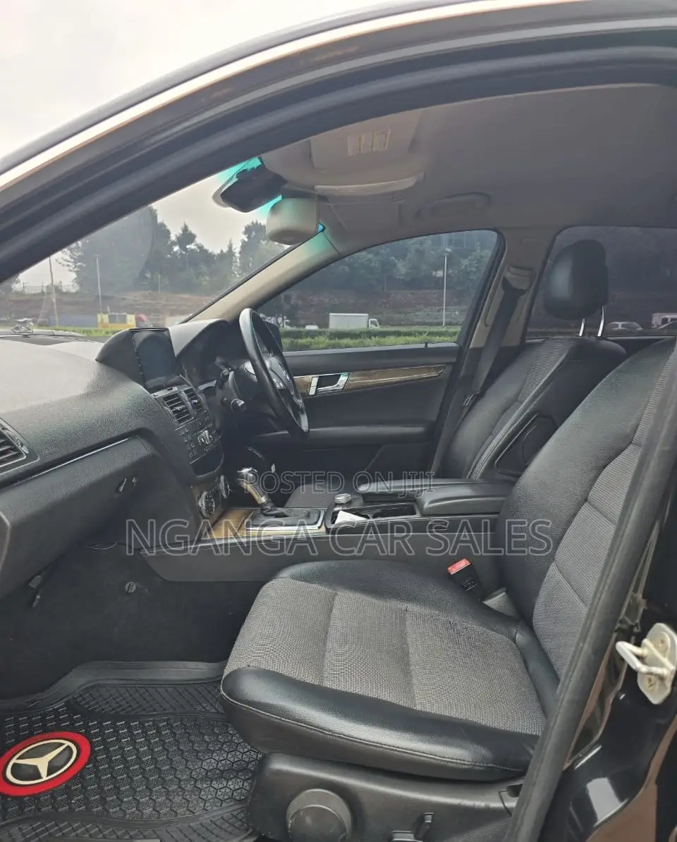 Mercedes-Benz C200 2010 Black