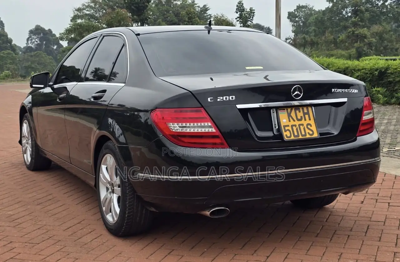 Mercedes-Benz C200 2010 Black