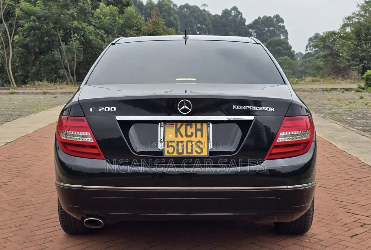 Mercedes-Benz C200 2010 Black