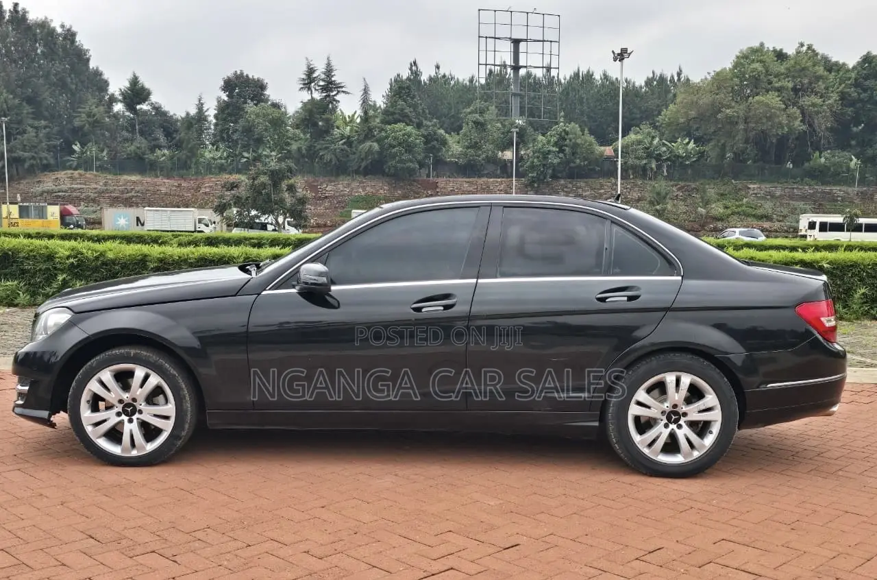 Mercedes-Benz C200 2010 Black