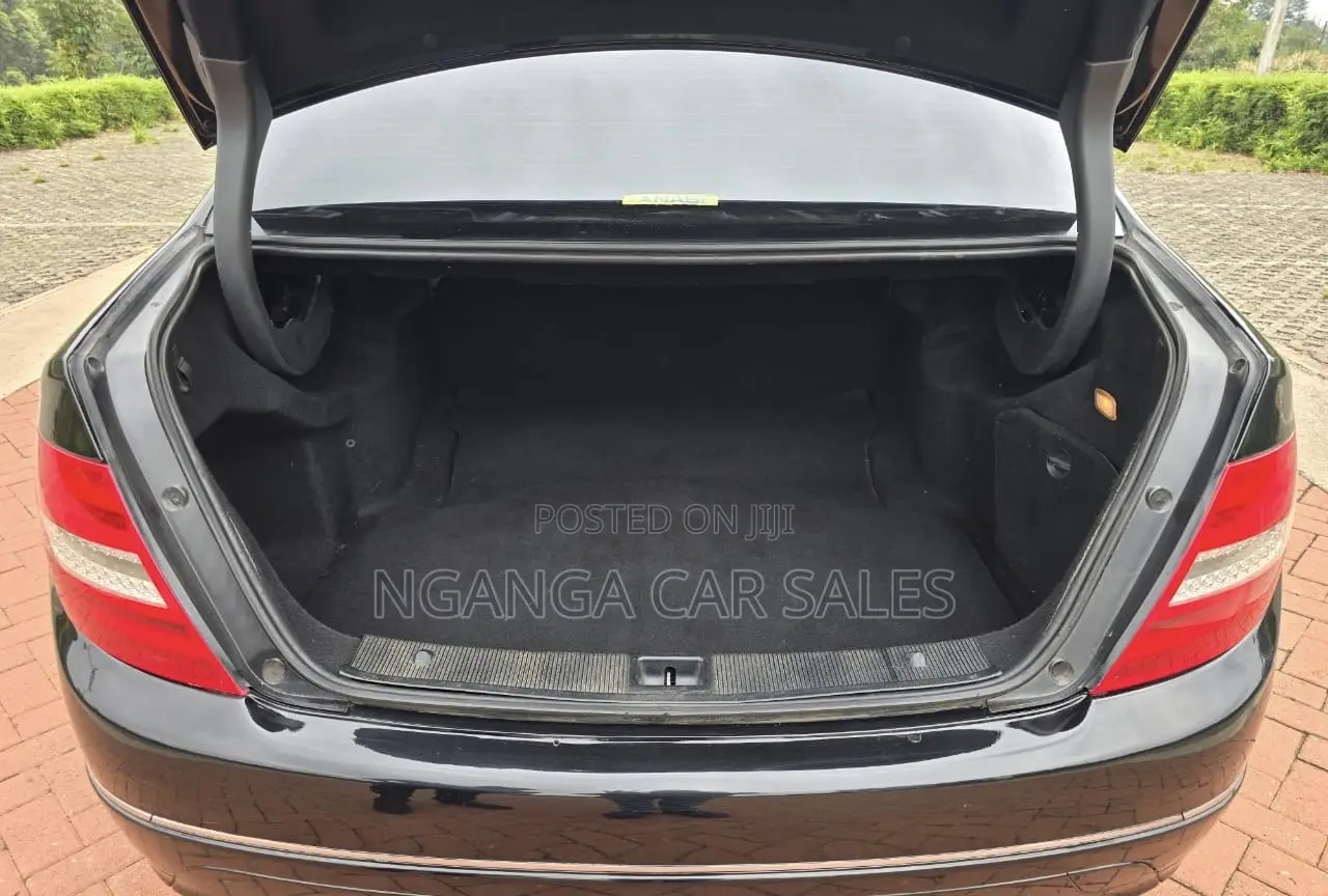 Mercedes-Benz C200 2010 Black