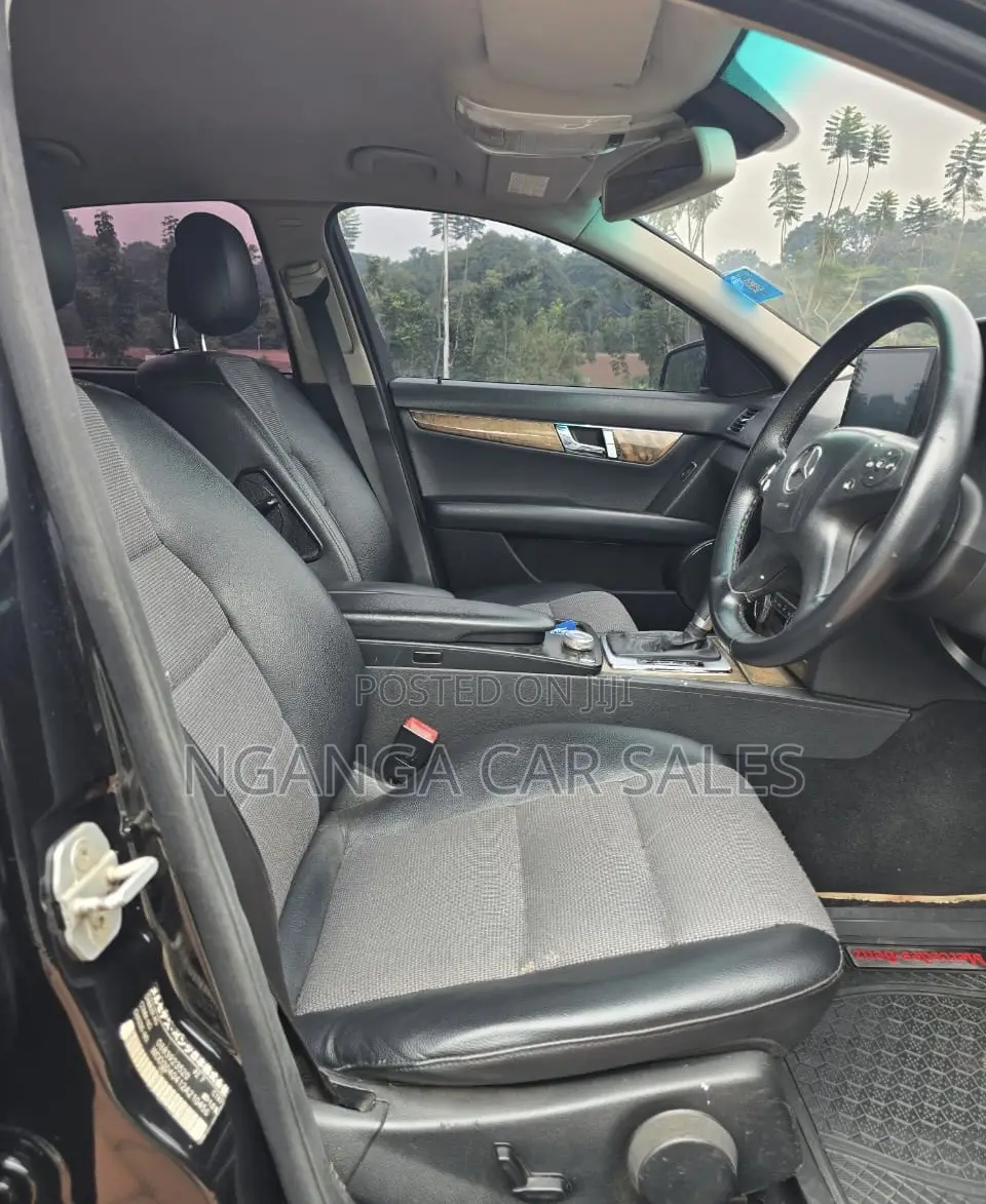 Mercedes-Benz C200 2010 Black