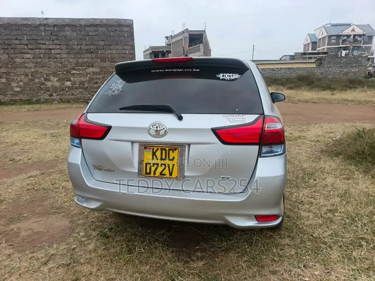 Toyota Corolla Fielder 2016 Silver