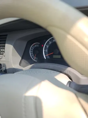 Toyota ISIS 2014 Silver