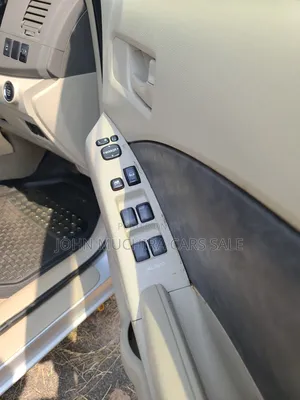 Toyota ISIS 2014 Silver