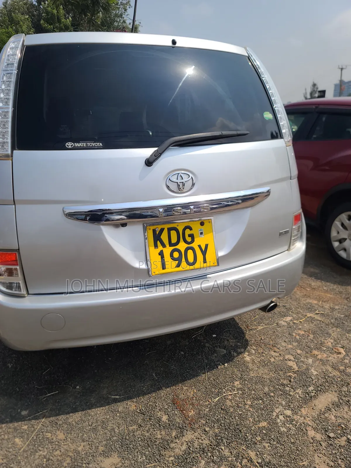 Toyota ISIS 2014 Silver