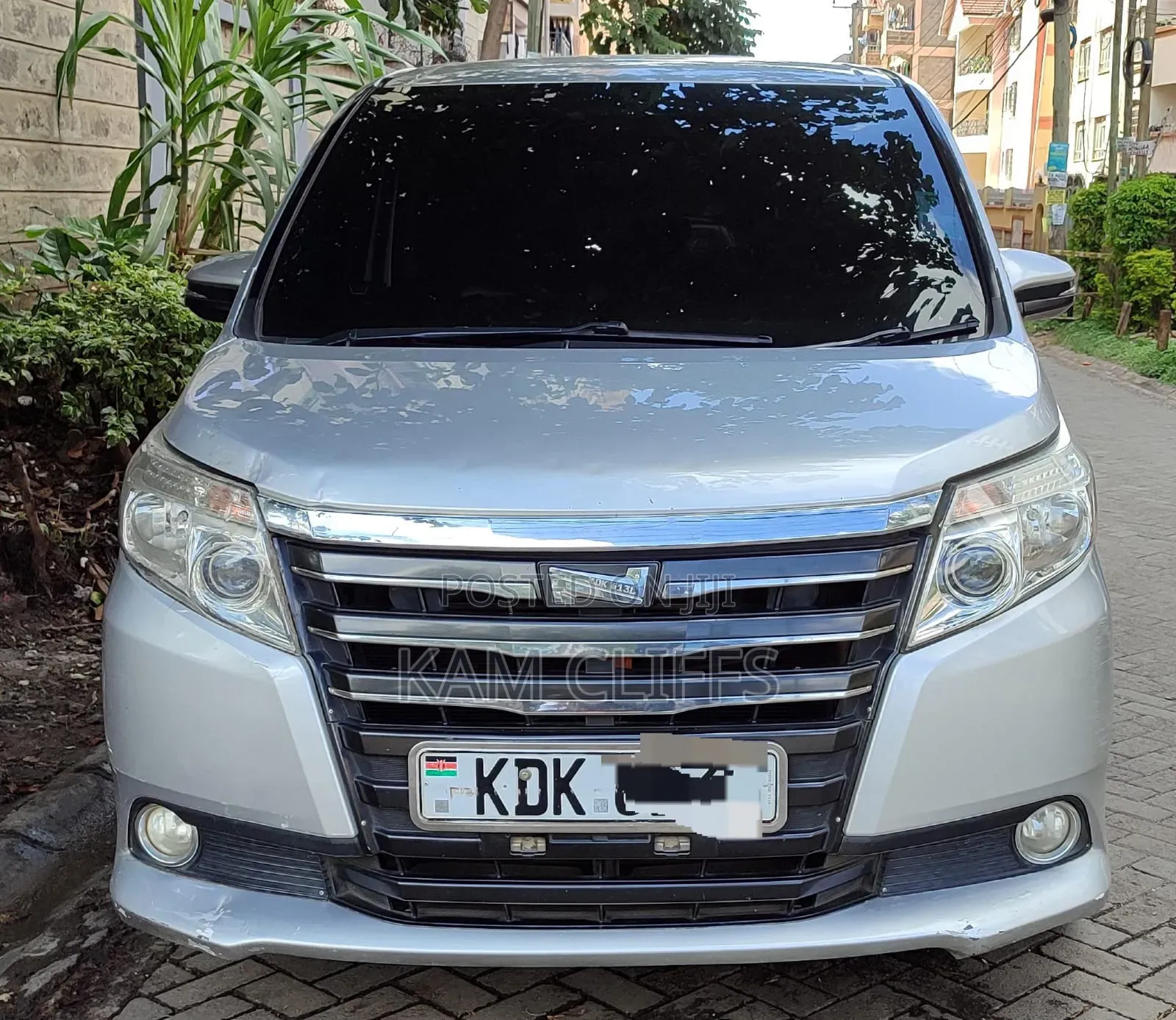 Toyota Noah 2015 Silver