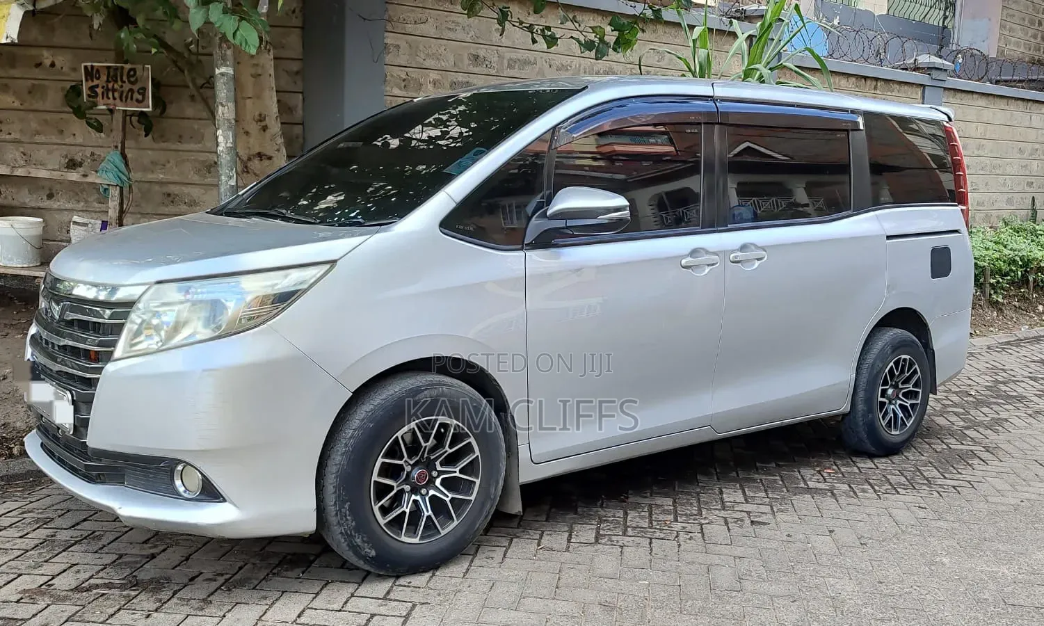 Toyota Noah 2015 Silver