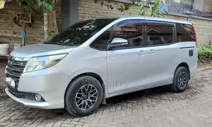 Toyota Noah 2015 Silver
