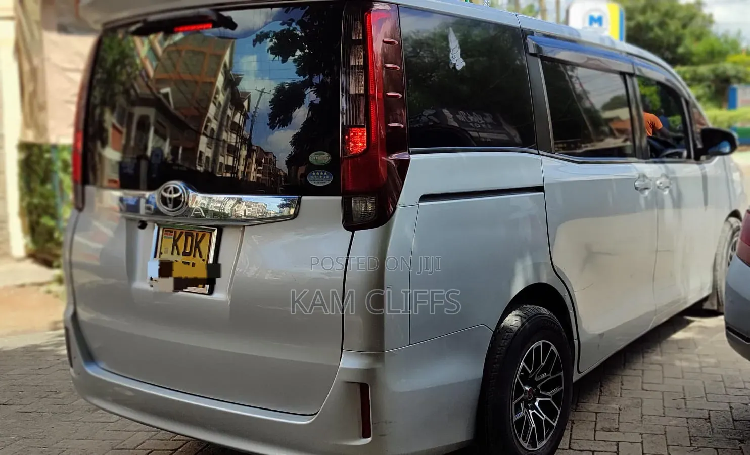 Toyota Noah 2015 Silver
