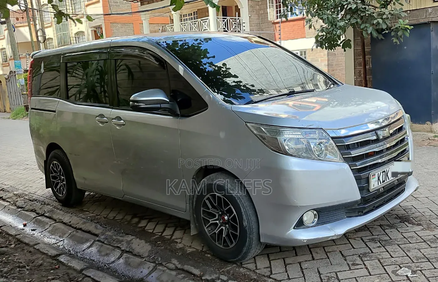 Toyota Noah 2015 Silver