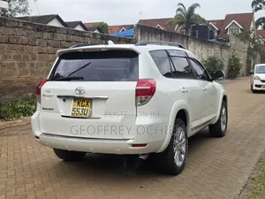 Toyota Vanguard 2012 White