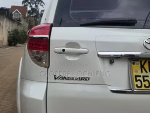 Toyota Vanguard 2012 White