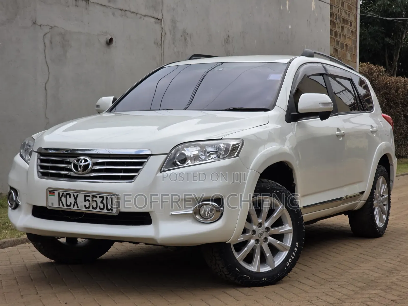 Toyota Vanguard 2012 White