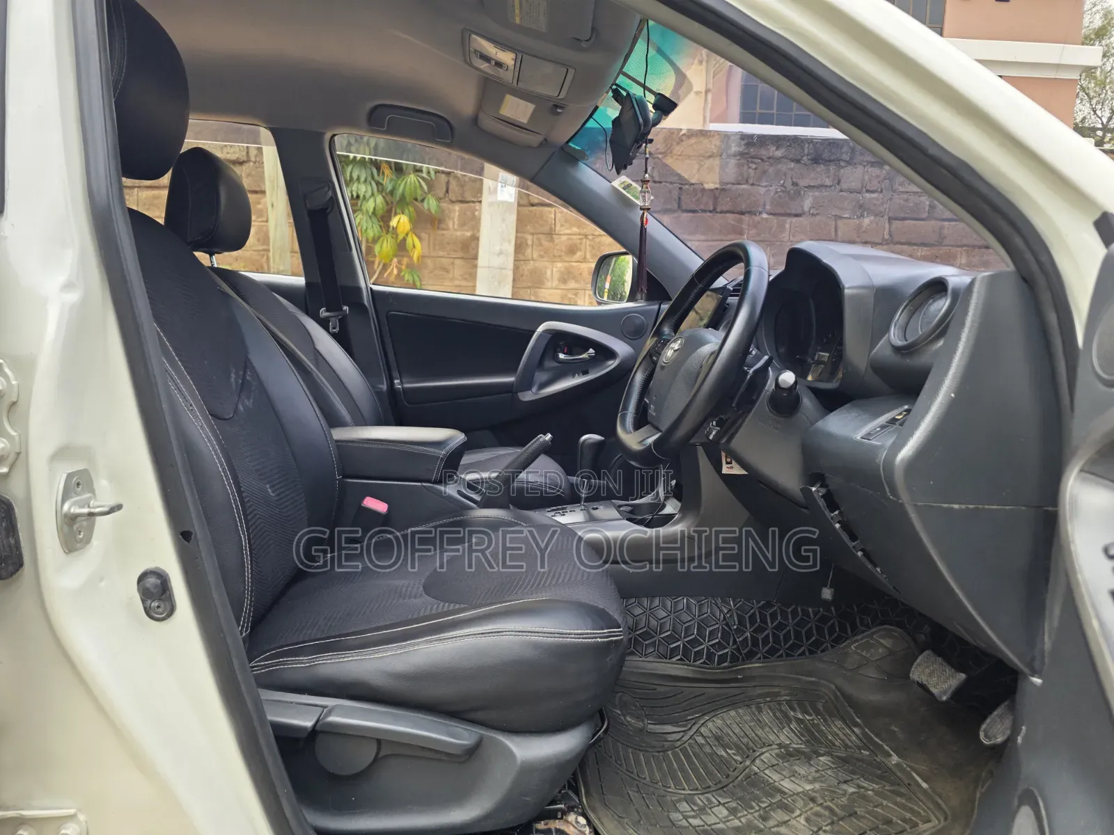 Toyota Vanguard 2012 White