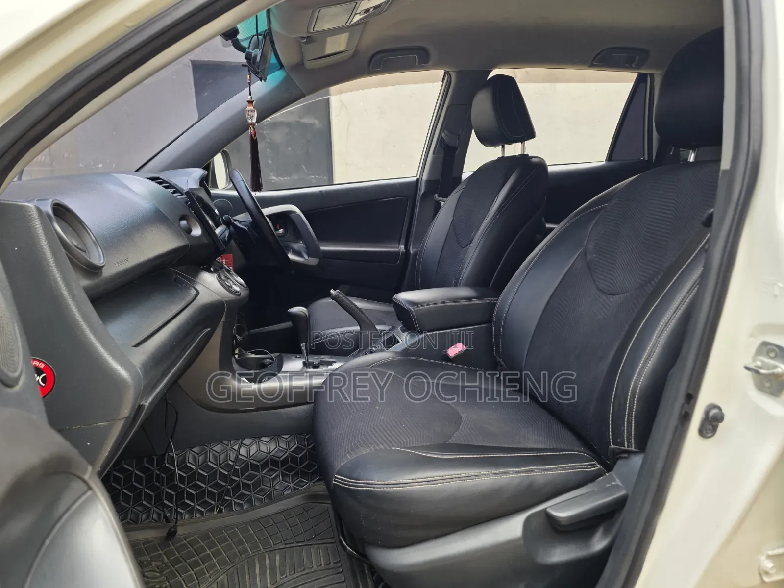 Toyota Vanguard 2012 White