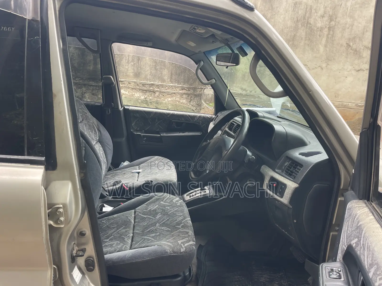 Mitsubishi Pajero IO 2000 Gold