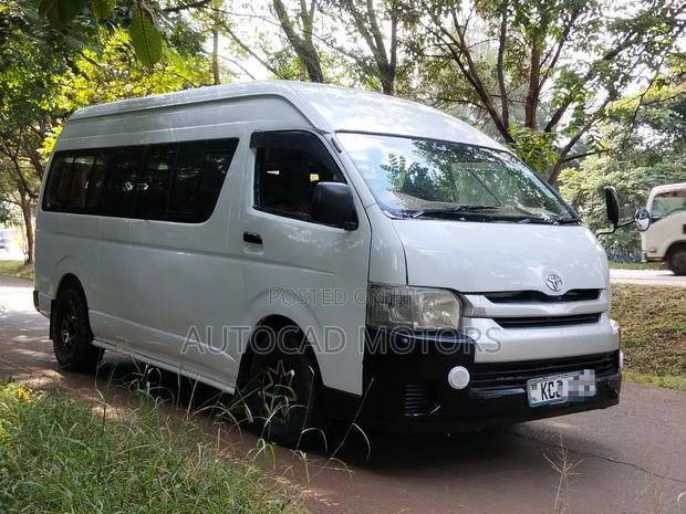 Toyota HiAce 2011 White - thumbnail 2