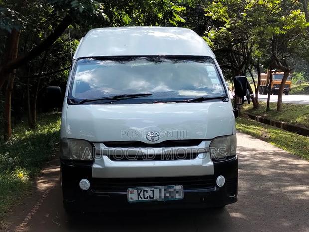Toyota HiAce 2011 White - thumbnail 3