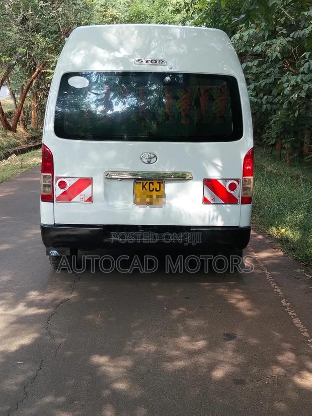 Toyota HiAce 2011 White - thumbnail 6