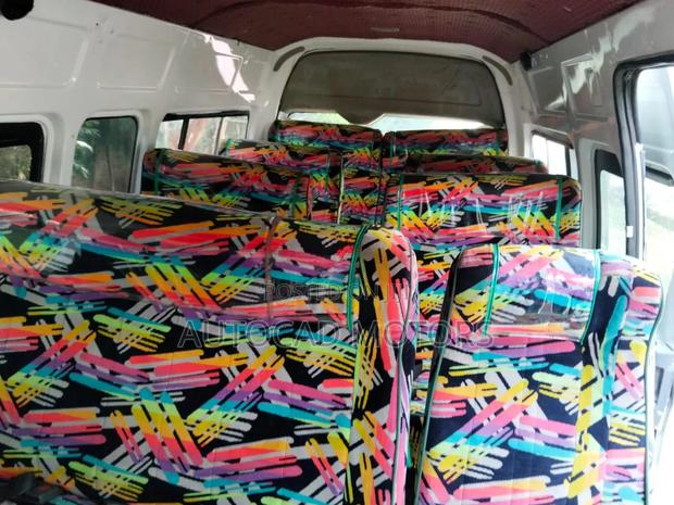 Toyota HiAce 2011 White - thumbnail 7