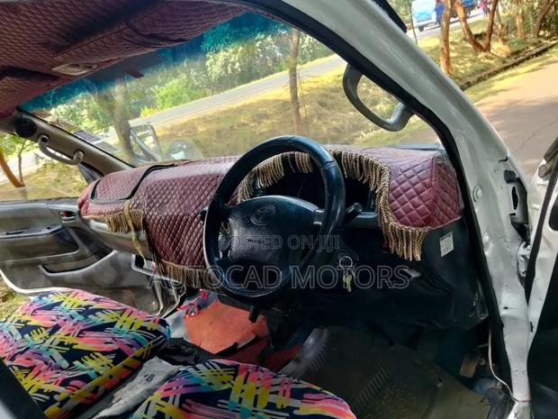 Toyota HiAce 2011 White - thumbnail 10