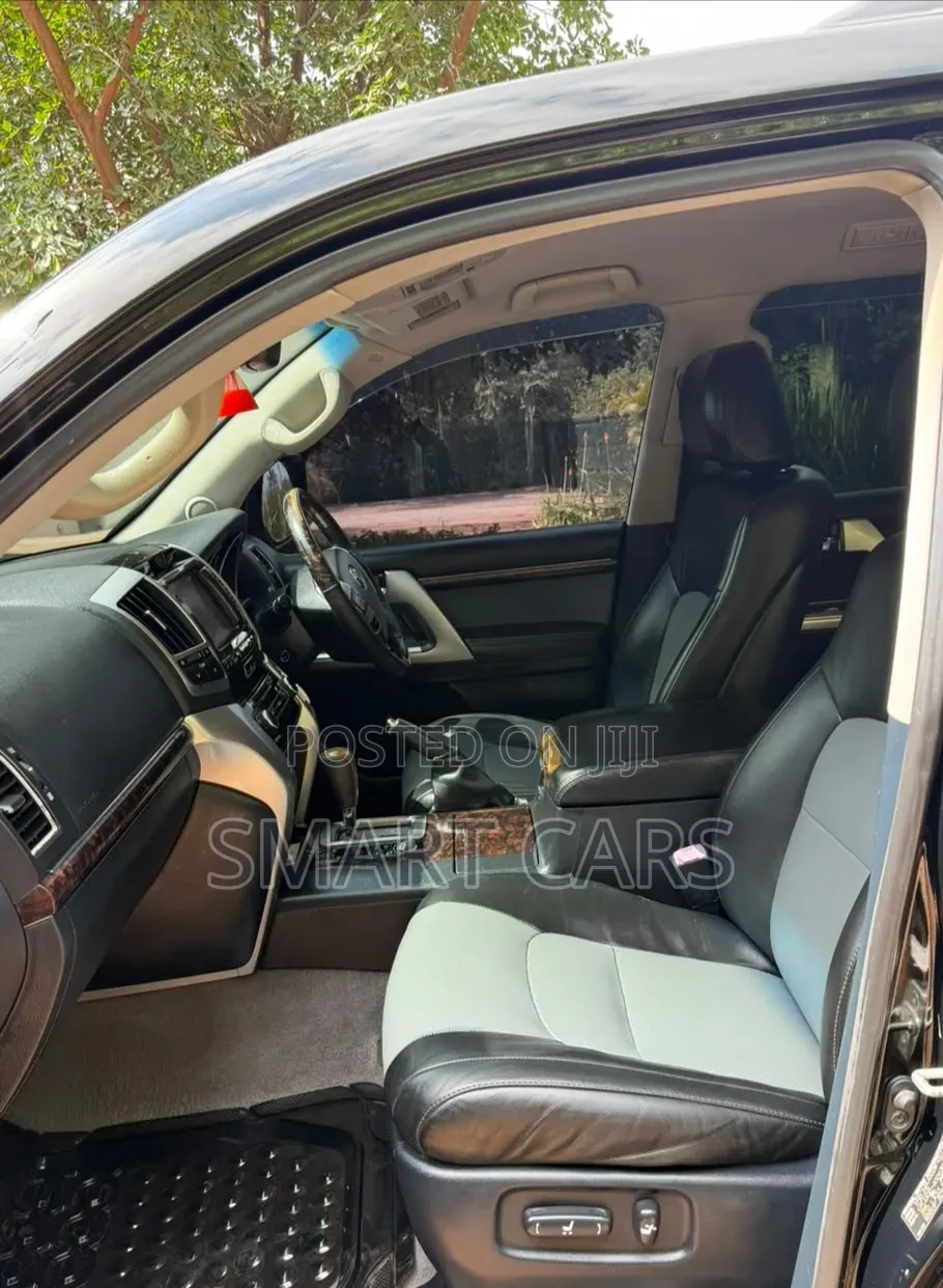 Toyota Land Cruiser 2012 Black