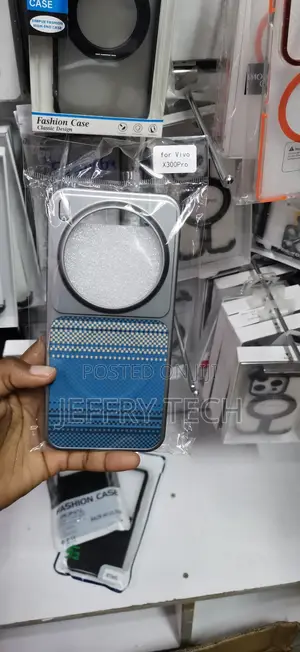 Vivo X300 Pro, Featuring a Blue and Beige Checkered Pattern Cover